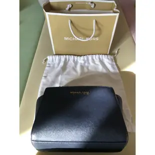 MICHAEL KORS SELMA 金字防刮皮革斜背包-黑色/中