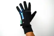 NWT LIGHT UP RUNNING GLOVES UNISEX M/L, MSRP $30