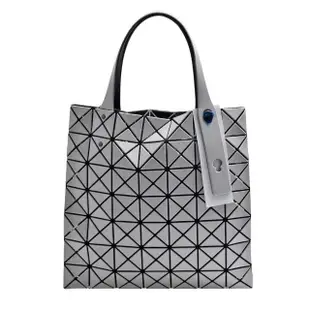 【ISSEY MIYAKE 三宅一生】三宅一生BAOBAO霧面幾何方格7X7手提包(淺灰色BB38-AG507-11)