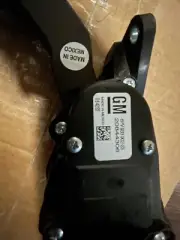 BRAND NEW OEM GM ACCELERATOR PEDAL ASSY