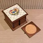 台灣製 8個抽取木質軟木杯墊 鄉村復古陶瓷小木桌夾層 VINTAGE WOODEN TABLE COASTERS SET