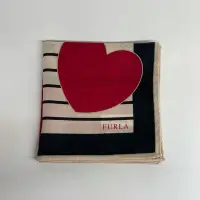 在飛比找Yahoo!奇摩拍賣優惠-☆注目の日本製FURLA  新款淺駝色紅愛心字樣手帕/領巾☆