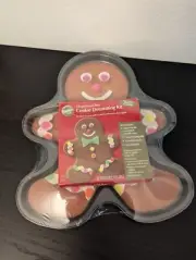 Wilton Gingerbread Boy Cookie Dec. Kit Aluminum Baking Pan, 2010 NEW