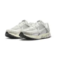 在飛比找momo購物網優惠-【NIKE 耐吉】Nike Zoom Vomero 5 碳灰