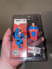 DC COMICS EMTEC Superman figure 8 GB USB 2.0 Flash Drive w/ 4 Tattoos