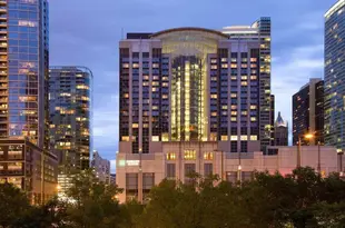 芝加哥市中心華麗一英裏大使套房酒店Embassy Suites Chicago Downtown Magnificent Mile