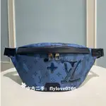 折扣 LOUIS VUITTON 路易威登 DISCOVERY小號深藍色經典老花LOGO徽標斜挎包/腰包M22576