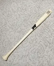 Maple Wood Baseball Bat 33in. Natural / Carbon Fiber. Bell Knob.Cupped.Bellinger