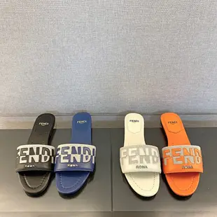 【Fendi 芬迪】FF平底拖鞋。✌顯白剛需，不挑腳型的款。配小裙子牛仔短褲百褶裙都炒雞洋氣的！老花款特別顯腳白