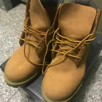 在飛比找蝦皮購物優惠-Timberland 女款經典防水黃靴