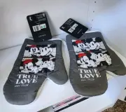 Disney Junior Mickey Mouse & Minnie 2 Pack Oven Mitt Set NEW