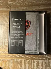 Ariat Mens Center Shield Logo Cotton Leather Tri-fold Wallet, Grey