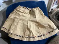 在飛比找Yahoo!奇摩拍賣優惠-二手女童裝 DAKS 小短裙 3號