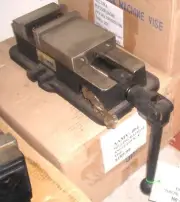 ACCURA AAMV-004 4" QUALITY ANGLE LOCKING MILLING VISE