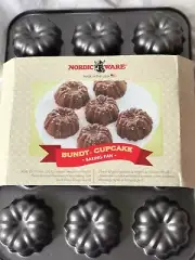 M3 NWT Nordic Ware 12-Cavity Mini Bundt Cupcake Pan