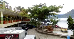 帕拉帕蒂潘杜湖飯店Pandu Lakeside Parapat Hotel