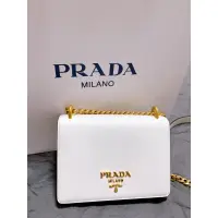 在飛比找蝦皮購物優惠-［售完為止］PRADA Saffiano 金字LOGO 防刮