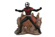 DIAMOND SELECT TOYS Marvel Gallery: Ant-Man The Wasp: Ant-Man PVC Diorama Figure, 9"