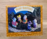 Hallmark Peanuts Pumpkin Patch Merry Miniatures Halloween 1996 Snoopy Linus Lucy