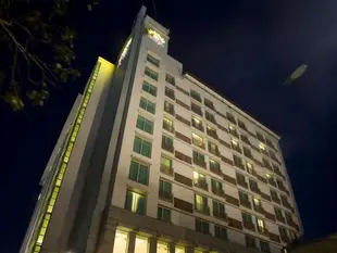 諫義里太陽大飯店Grand Surya Hotel Kediri