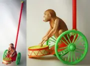RARE VINTAGE 70'S MONKEY ROLLING WHEEL PULL ALONG GREEK PLASTIC TOY GREECE NEW !