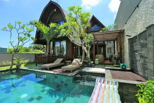 金巴蘭的3臥室 - 300平方公尺/3間專用衛浴3BDR Balinese Wooden Vila in Jimbaran