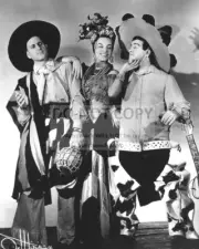 ABBOTT & COSTELLO CARMEN MIRANDA "THE STREETS OF PARIS" - 8X10 PHOTO (DA-683)