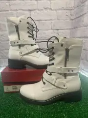 Carlos Santana Sage White Boots Size 8.5