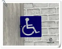 在飛比找Yahoo!奇摩拍賣優惠-【現貨】藍色側掛式無障礙廁所標示牌 符合法規尺寸 化妝室指示