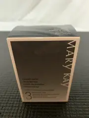 MARY KAY EYELASH CURLER WITH 2 SILICONE PAD REFILLS LIMITED EDITION!