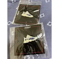 在飛比找蝦皮購物優惠-yeezy 700 胸章 addidas 單入