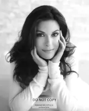 ACTRESS TERI HATCHER - 8X10 PUBLICITY PHOTO (AZ-257)