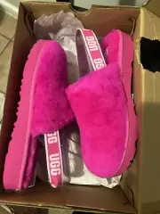 UGG FLUFF YEAH PINK -YOUTH SZ 6 (FITS A WOMEN'S SIZE 7.5-8)