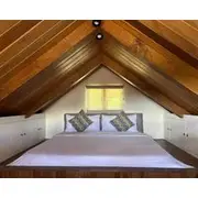 Cute Loft. Cozy Living. Romantic Escape!