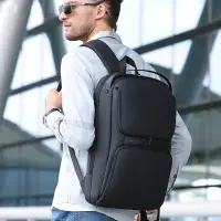 在飛比找momo購物網優惠-【leaper】時尚立體雙袋USB充電防水電腦後背包 共2色