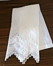 GUEST TOWEL WITH NEEDLE LACE AND SATIN STITCH - 13.5 x 21" - LINEN BATISTE