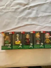 NIB Peanuts Christmas Special Poseable Figure Clip-on/Keychain/Ornament Set 2004