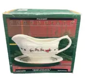 NEW PFALTZGRAFF CHRISTMAS SNOW VILLAGE GRAVY BOAT UNDERLINER SAUCER SANTA SLEIGH