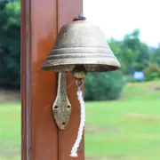 Retro Wall Mounted Hanging Door Bell Outdoor Garden Yard Shaking Bell Hand Bell