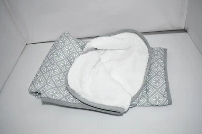 DaysU Reversible Dog Blanket – Soft Plush Sherpa Fleece Pet Blanket, NWT
