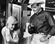 The Misfits Clark Gable Marilyn Monroe in their kitchen 12x18 Poster