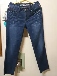 在飛比找Yahoo!奇摩拍賣優惠-BIG TRAIN 墨達人~~ 日系風格俏麗造型牛仔褲(M)