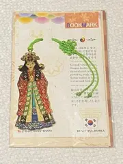 KOREAN Queen BOOKMARK Shiny Metal CORONATION Dress 3” Green Cord NEW Sealed