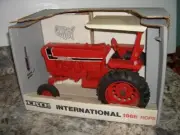1991 Ertl SE International 1066 ROPS Black Stripe Tractor 1/16 Scale #4621 READ