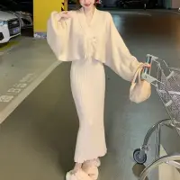 在飛比找momo購物網優惠-【D.studio】韓版氣質蝙蝠袖針織外套+針織連身裙(套裝