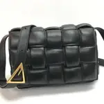 BOTTEGA VENETA PADDED CASSETTE 寬編織小羊皮包 黑色配金色鎖扣