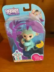 WowWee Toy Fingerlings - Interactive Baby Monkey - Zoe