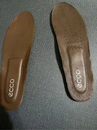 在飛比找Yahoo!奇摩拍賣優惠-專櫃ECCo真皮鞋墊尺寸尺寸26cm(視桌左抽）9成新