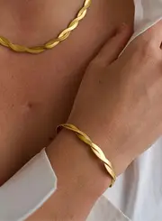 [aim'n] Gold Waterproof Braid Bracelet
