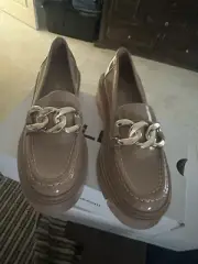 Aldo Kahlow Women Penny Loafers Platform Heels Beige Patent 8 BNIB
